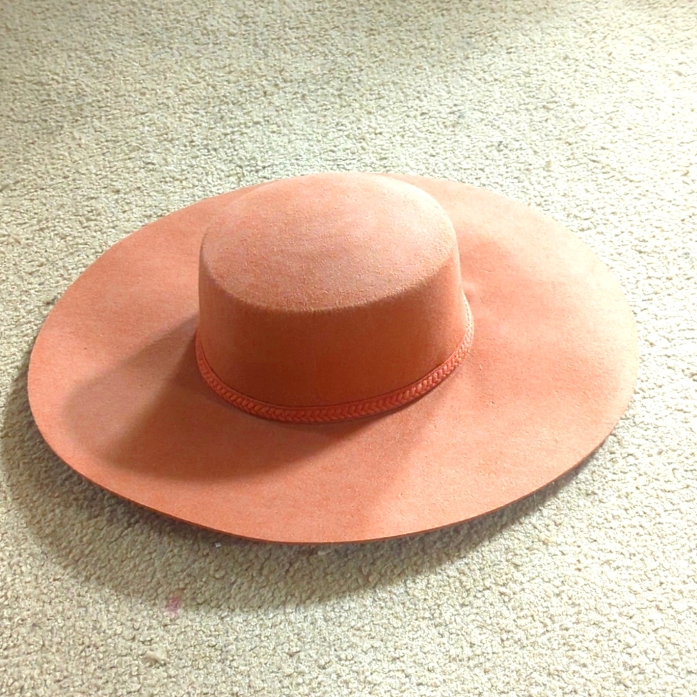 New with tags Universal Thread Hat